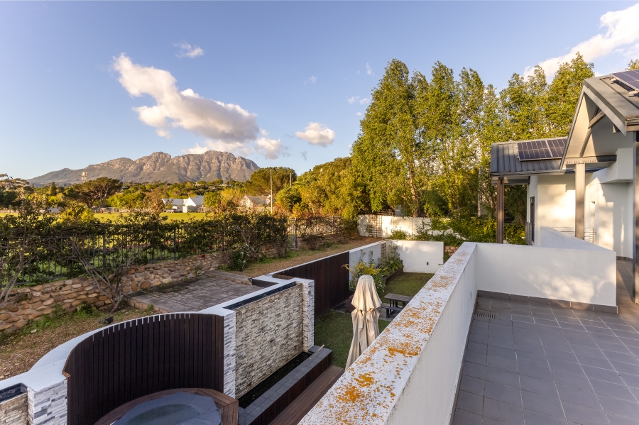 6 Bedroom Property for Sale in Mostertsdrift Western Cape